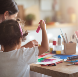 Comment impliquer les enfants dans des projets de bricolage à la maison ?