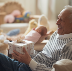 Comment accompagner mon père senior lors de l'arrivée d'un nouveau bébé ?