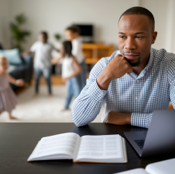 Équilibrer vie de famille et formation pour adultes : stratégies de pères