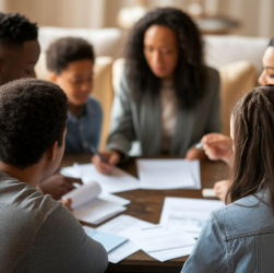 Assurance habitation et famille nombreuse : les clauses juridiques importantes