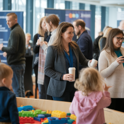 Equilibre familial et réussite professionnelle : ces événements B2B qui accueillent les parents